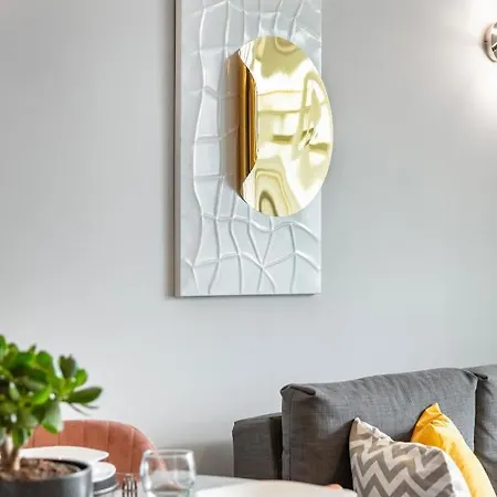 Stunning Apartment With Underground Parking! Лондон Экстерьер фото